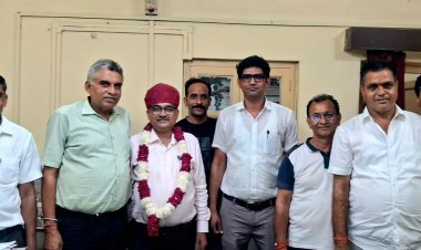 सहायक लेखा अधिकारी ओमप्रकाश जाजू का सेवानिवृत्ति पूर्व अभिनंदन