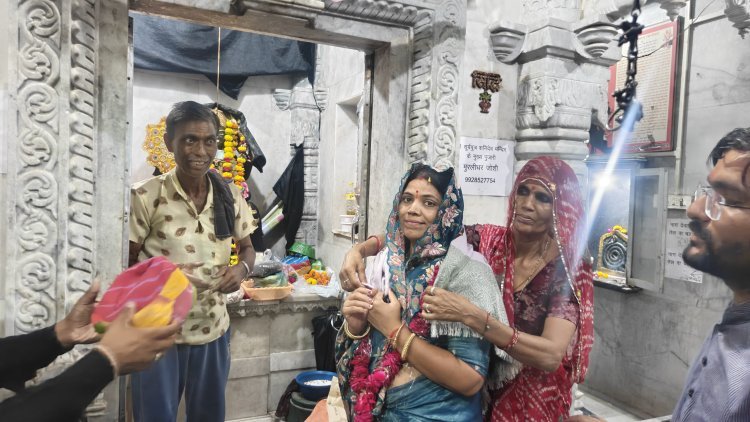 नगरपालिका अध्यक्ष कीर्ति तंवर और उपाध्यक्ष राकेश पंवार ने किए शनि महाराज के दर्शन