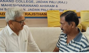 जय नारायण व्यास विश्व विद्यालय के कुलपति प्रोफेसर डा.पवन शर्मा से जाडन में मीडिया शैल के अब्दुल समद राही एवं चेतन व्यास की खास बातचीत 