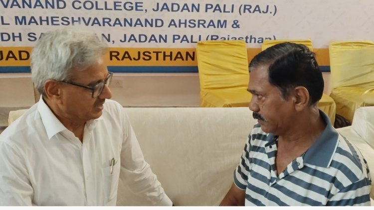 जय नारायण व्यास विश्व विद्यालय के कुलपति प्रोफेसर डा.पवन शर्मा से जाडन में मीडिया शैल के अब्दुल समद राही एवं चेतन व्यास की खास बातचीत 